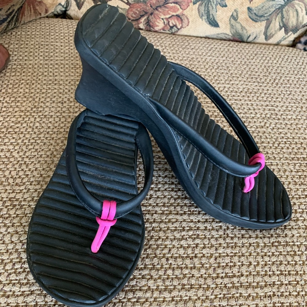 Croc wedges sz 10